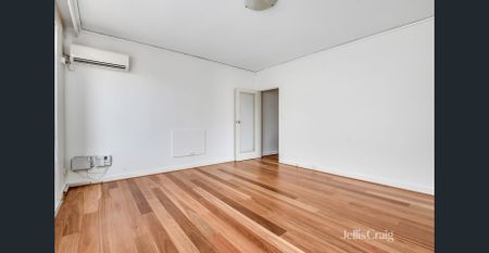 Two Bedroom Apartment with Private Parking and Access - Photo 4