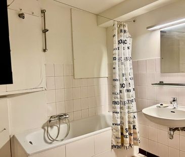 NABIJ UZ GENT, GELIJKVLOERSAPPARTEMENT MET 2 SLAAPKAMERS EN GARAGE. - Photo 4