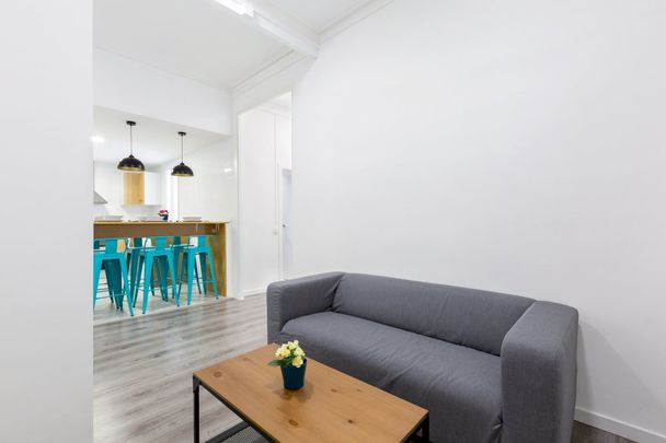 Double room in Eixample - Photo 1