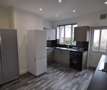 2 bed Terraced - To Let - Photo 4