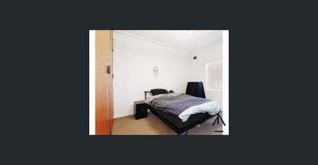 Charming Two-Bedroom Residence in Canterbury - Photo 2