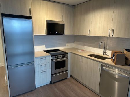 For Lease - 3250 Carding Mill Trail Unit# 307, Oakville, Ontario - Photo 2