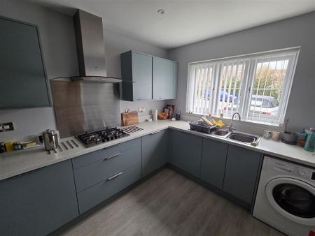 2 bedroom semi-detached house to rent - Photo 5