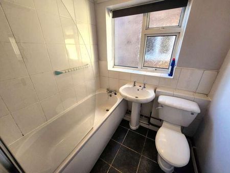 Holly Bush Lane, Stourbridge, DY8 - Photo 2