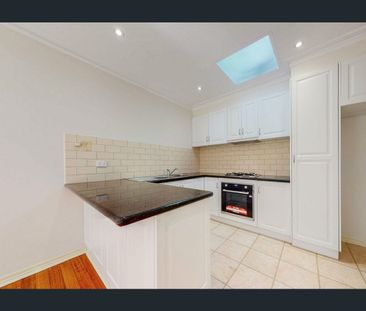 Cosy home in leafy Kensington - Photo 4