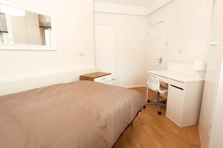 Room in a Shared Flat, Bradley House, E3 - Photo 3