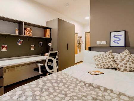 Bronze En Suite 7 Share - Photo 5