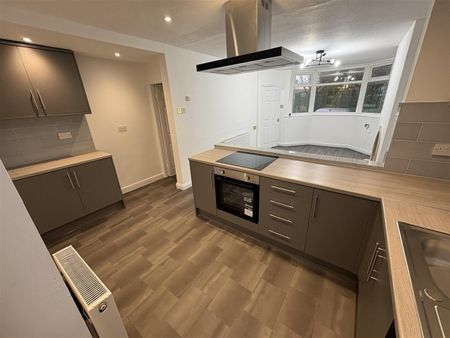 2 Bed Terraced House, Hallam Road, M40 - Photo 4