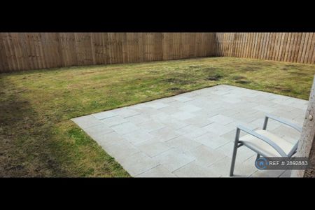 2 bedroom terraced house to rent - Photo 4