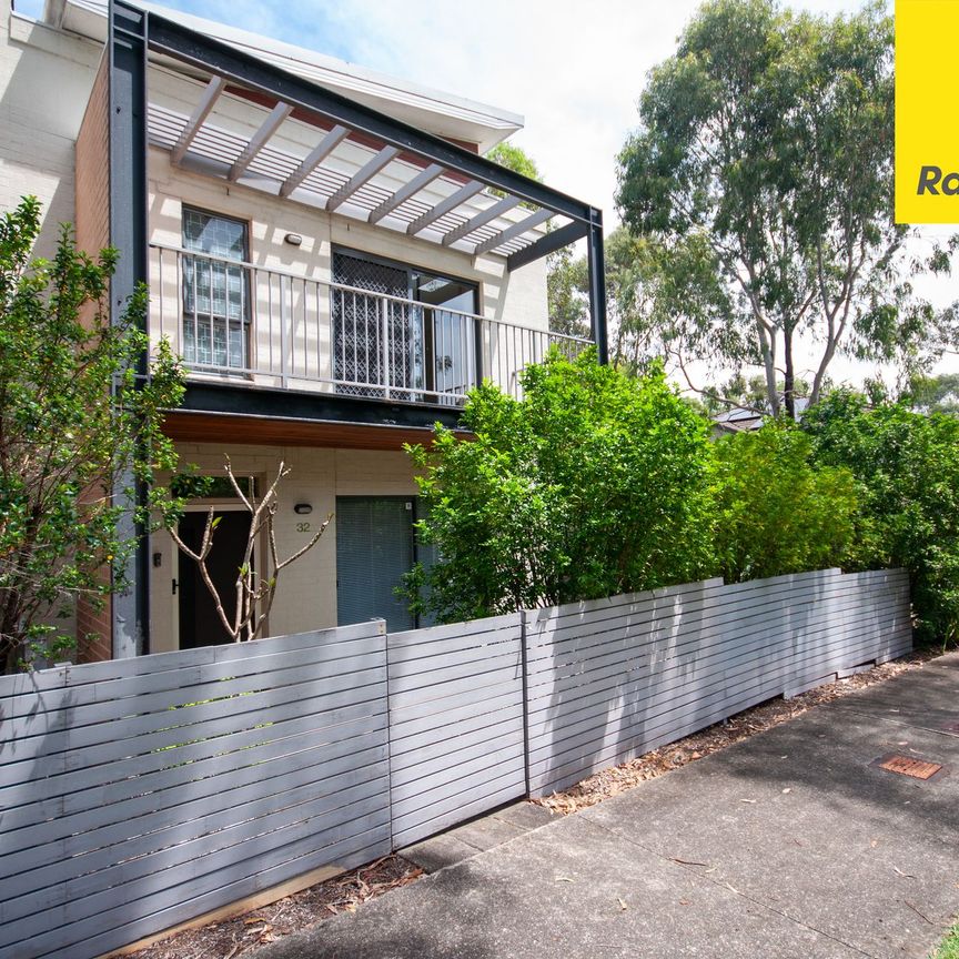 WELL PRESENTED THREE BEDROOM RESIDENCE IN LIDCOMBE BOTANICA ESTATE - Photo 1