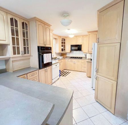 For Lease - 7094 Casey Street, Niagara Falls, Ontario - Photo 2