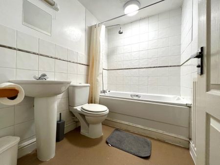 1 bedroom in a house share to rent - Photo 5