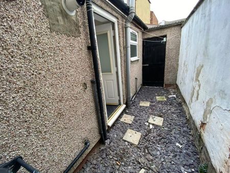 2 bedroom terraced house to rent - Photo 4
