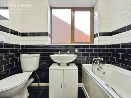 2 bedroom semi-detached house to rent - Photo 5