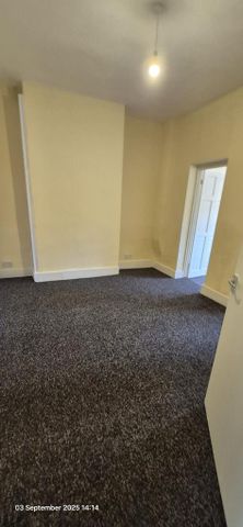 5 bedroom terraced house to rent - Photo 4