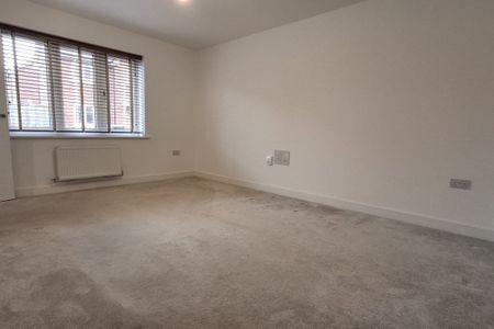 Furrow Close, Middlebeck, NEWARK - Photo 4