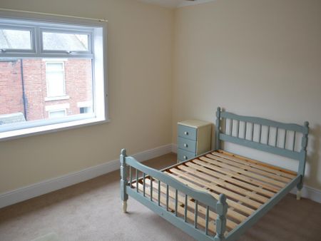 2 bedroom end of terrace house to rent - Photo 2