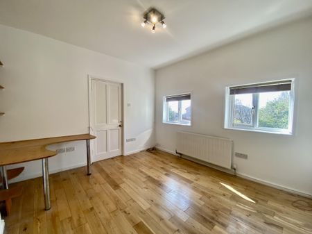 Midanbury Lane, Southampton - Photo 2