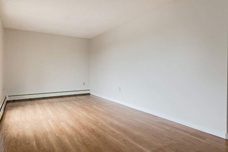 1 Bedroom - Photo 2