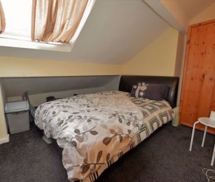 2 bedroom House in Hyde Park, Leeds - Photo 2