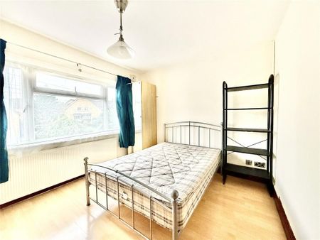 4 bedroom terraced house to rent - Photo 4