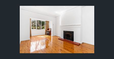 Spacious Family Home in a Premier Chatswood Location - Photo 3