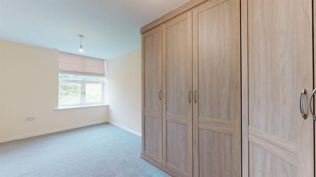 2 bedroom Flat To Let - Photo 1