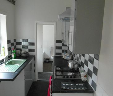 AVAILABLE NOW*** TWO DOUBLE BEDROOMS****ENTRANCE HALL WAY*** DINING... - Photo 5