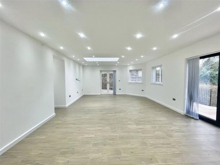 6 bedroom detached house to rent - Photo 4