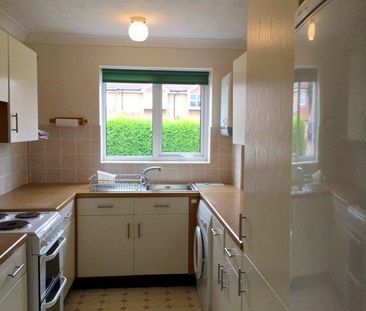 2 bedroom semi-detached bungalow to rent - Photo 2
