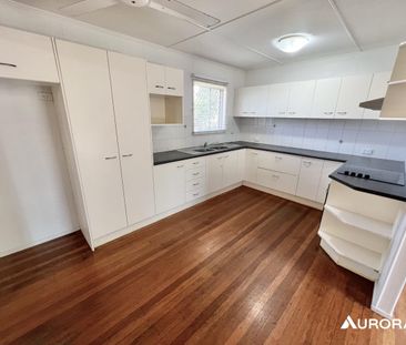 Good Home, Great Location, Big Block. - Photo 6