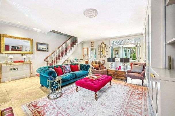 SHORT LET Bright, stylish home with generous space & a 37 ft garden with studio. Includes elegant living areas, a modern kitchen with garden access, & lower ground floor with private access. - Photo 1