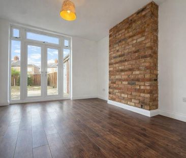 3 bedroom semi-detached house to rent - Photo 2