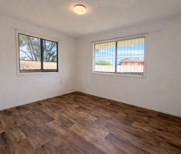 CUTE COTTAGE IN THE HEART OF CHURHILL - Photo 1