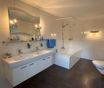 Grosszügige und charmante 6.5-Zimmer-Wohnung mit Gartensitzplatz in... - Photo 6