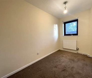 Millfield Gardens, Kidderminster, Worcestershire, DY11 - Photo 2