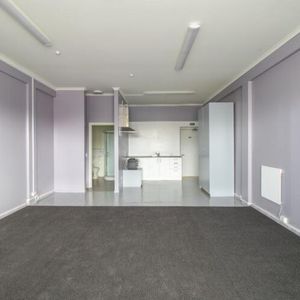 Spacious studio unit! - Photo 2