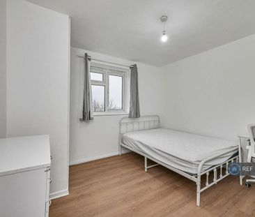 4 bedroom flat to rent - Photo 4