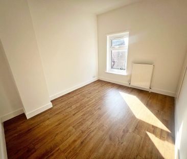 2 bedroom end of terrace house to rent - Photo 5