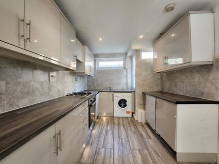 5 Bed Terraced House, Selden Walk, N7 - Photo 2