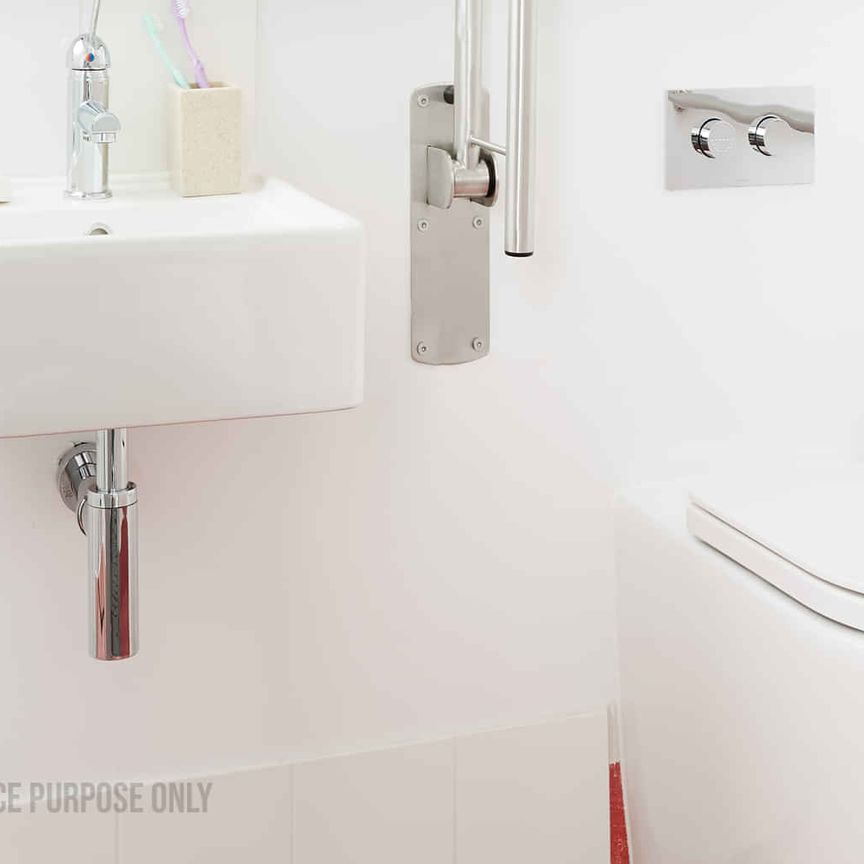 8 Bedroom Ensuite, Double Bed - Photo 1