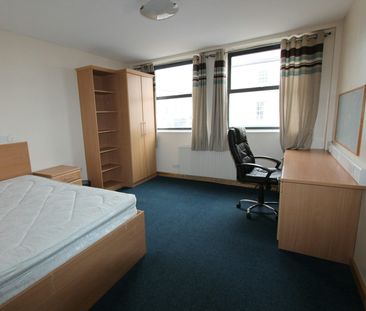 Flat to rent on - Photo 3