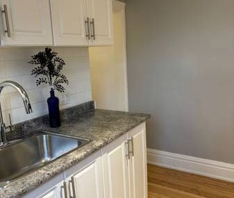 New kitchen, flooring 2 beds on 2 floors of period home Christie Pits - Photo 1