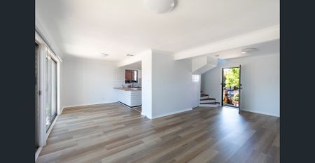 Spacious freestanding 3 bedroom house - Photo 2