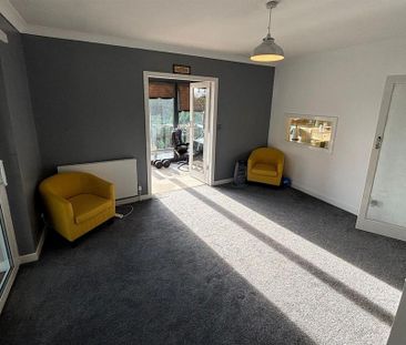 3 bedroom bungalow to rent - Photo 1