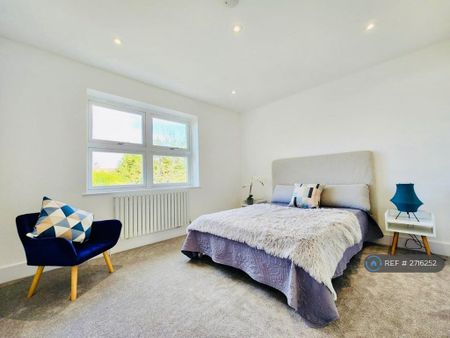 3 bedroom semi-detached house to rent - Photo 5