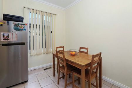 Stylish 3 bedroom - Photo 2