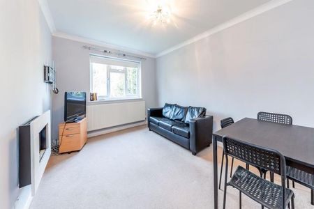 beautiful and spacious 2 double bedroom property on a quiet residential street - Photo 5