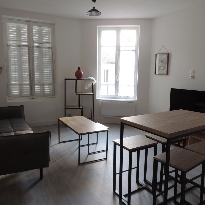 Appartement T2 meublé, centre bourg - Photo 1