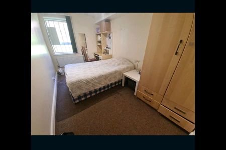 Room in a Shared Flat, Victoria Street, LS3 - Photo 2